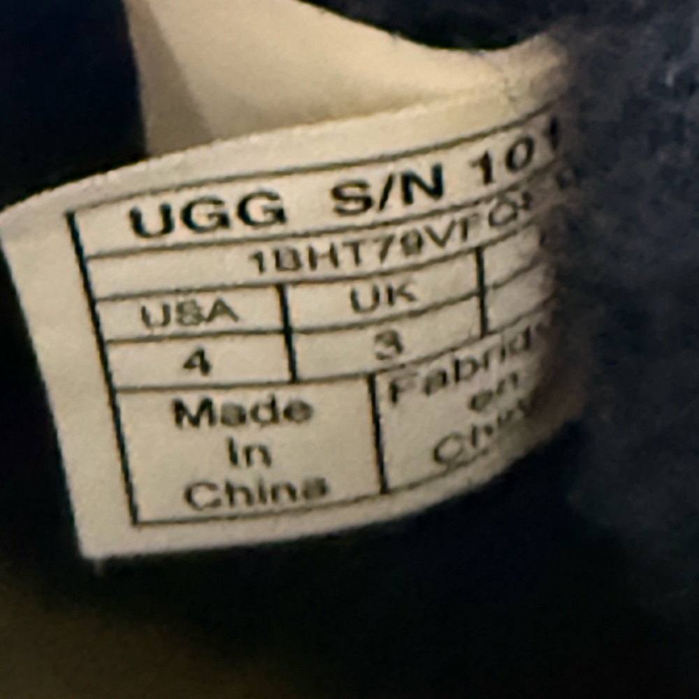 Genuine UGG Kids (Big Girl) Bailey Button Sheepskin  Boots - Picture 4 of 6